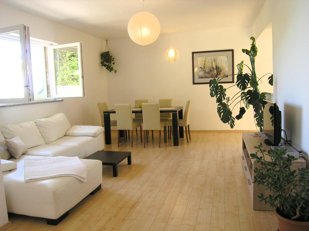 Apartments Dagmar Krk Town Exterior photo
